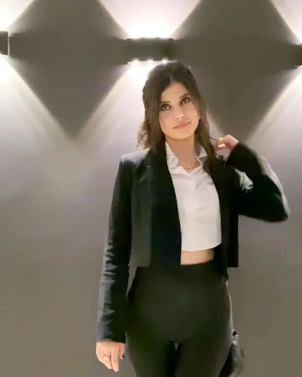 Beren Saatın oxşarı: “Çox təkliflər alıram”