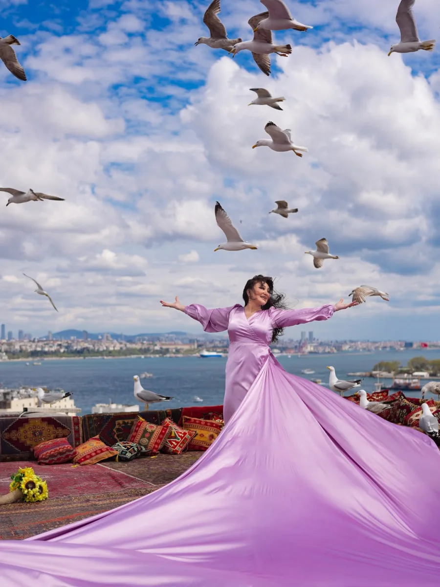 Xalq artisti İstanbulda fotosessiya etdirdi