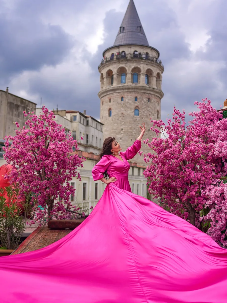 Xalq artisti İstanbulda fotosessiya etdirdi