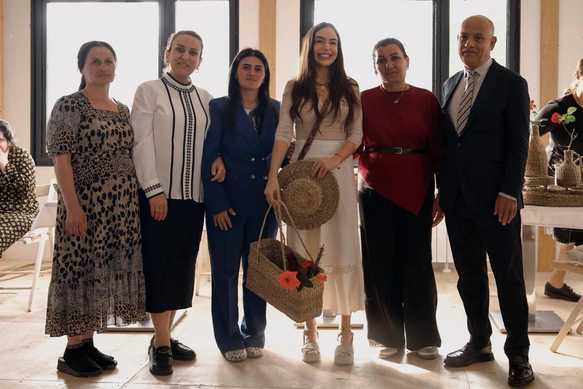 Leyla Əliyeva Masallıda həsirçiliklə məşğul olan qadınlarla görüşüb