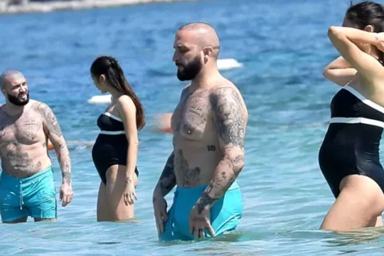 Berkay və xanımının Çeşme tətili...
