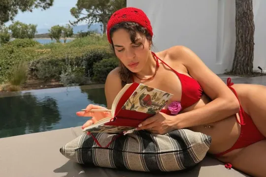Ebrudan bikinili – Fotolar