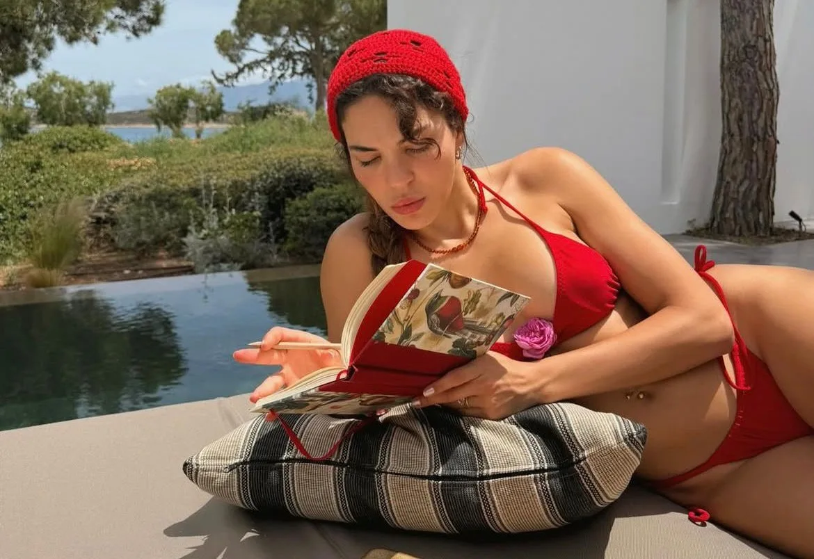 Ebrudan bikinili – Fotolar
