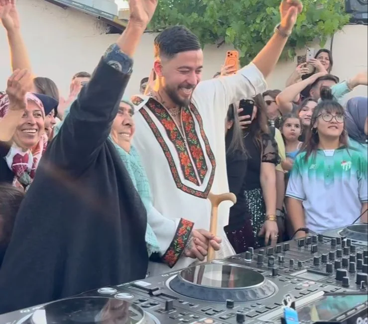 “Coachella”nı kəndə gətirdi!