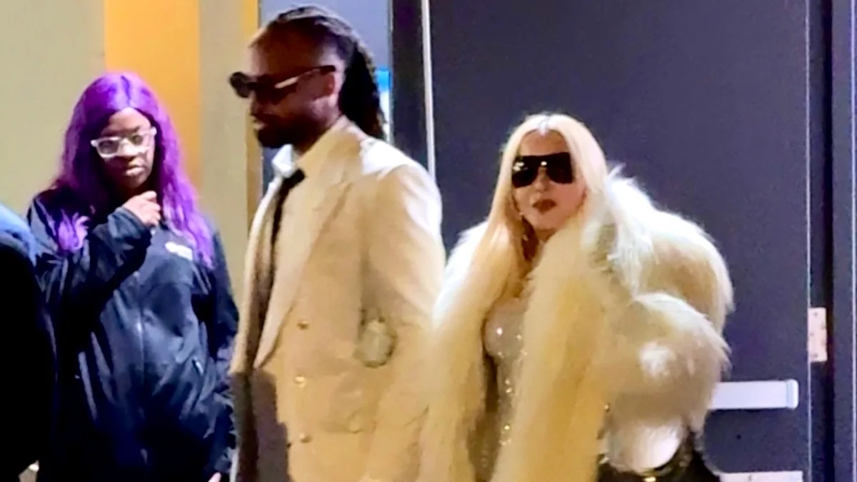 Madonna gənc sevgilisi ilə görüntüləndi