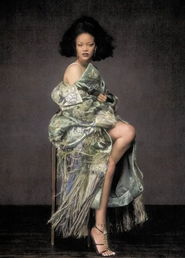 Bu dəfə fərqli Rihanna…