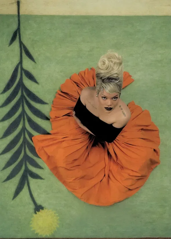 Bu dəfə fərqli Rihanna…