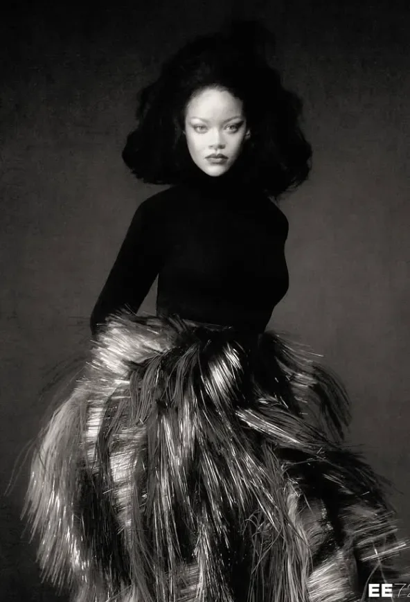 Bu dəfə fərqli Rihanna…