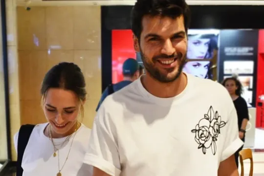 “Survivor” iştirakçısı aktyor sevgilisi ilə…