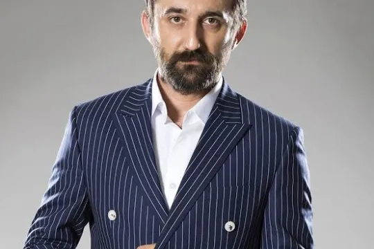 Hamı onu sildi, “Eşref” qaldı “tək”