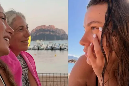 Serenay anası ilə tətildə