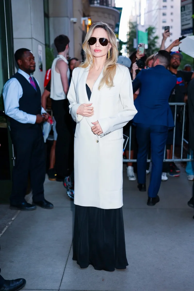 Ancelina Coli filminin premyerasında