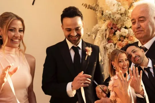Derya Uluğ nişanlandı!