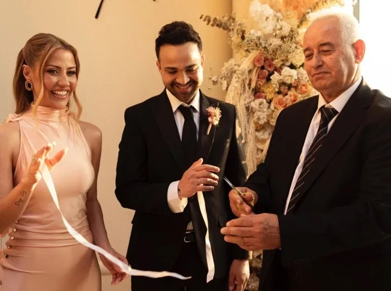 Derya Uluğ nişanlandı!