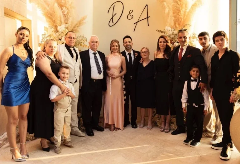 Derya Uluğ nişanlandı!