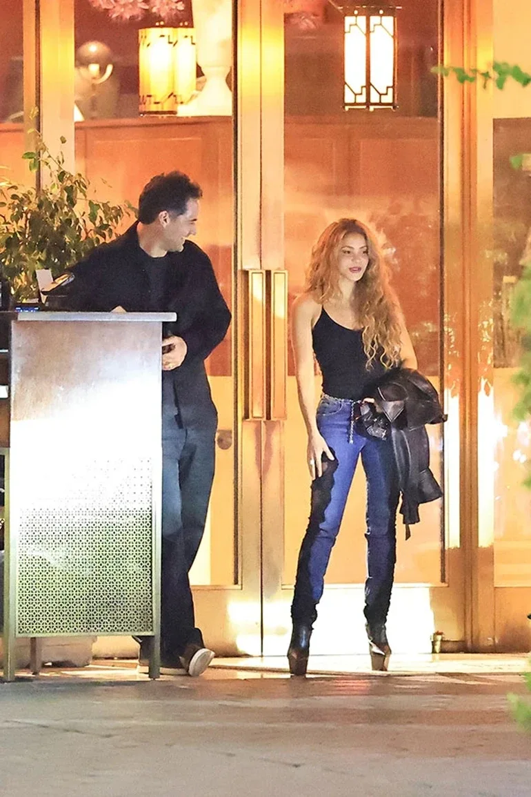 Şakira onunla eşq yaşayır?