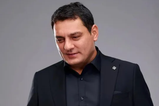 Məşhur hitin ifaçısı xəstəxanaya yerləşdirildi!