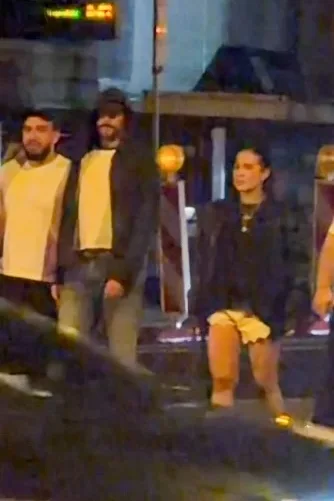 Bəd Banninin sevgilisi ilə Almanya gəzintisi