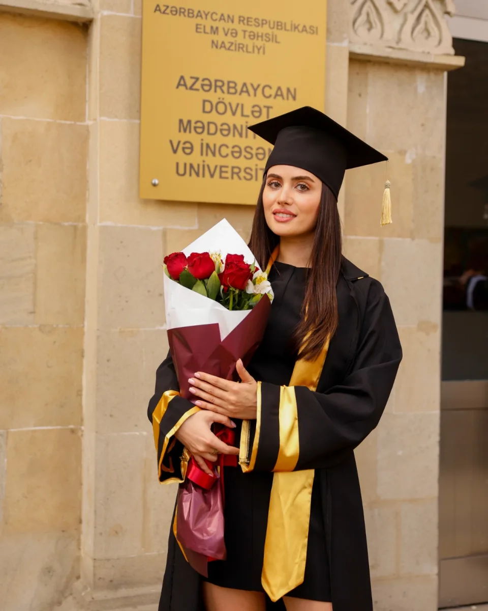 Zarina məzun oldu