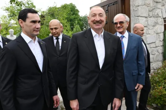 Polad Bülbüloğlu Prezidentləri atasının ev muzeyi ilə tanış etdi - Fotolar