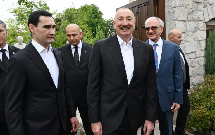 Polad Bülbüloğlu Prezidentləri atasının ev muzeyi ilə tanış etdi - Fotolar