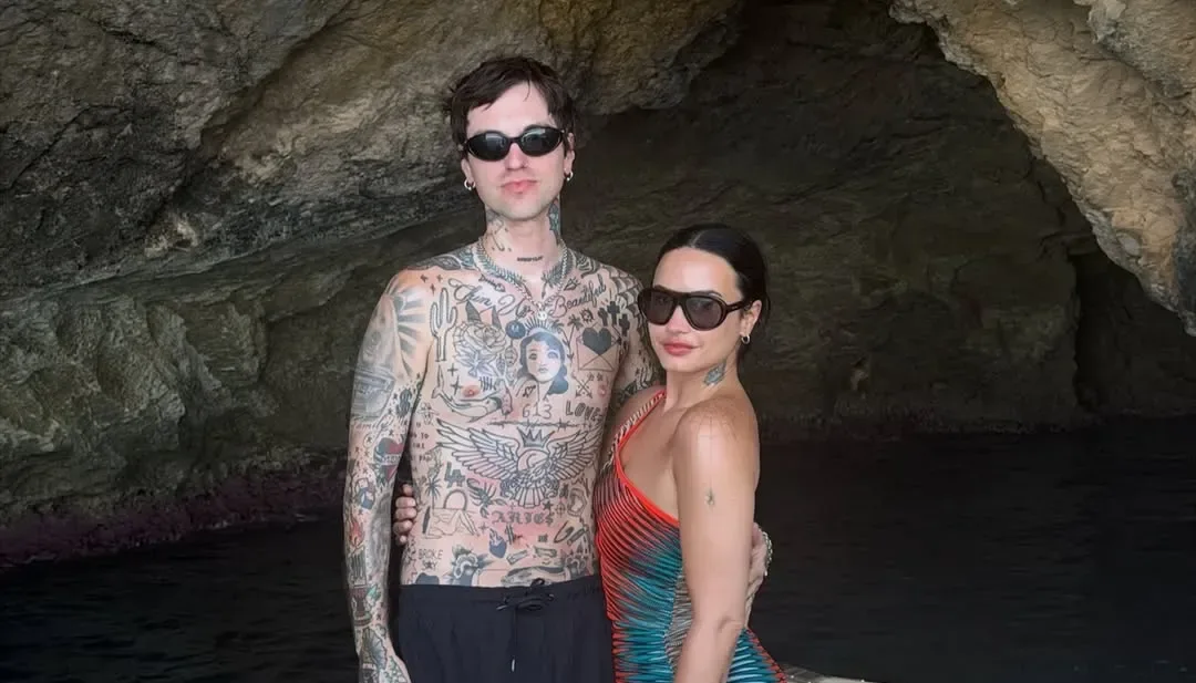 Demi Lovato əri ilə tətildə
