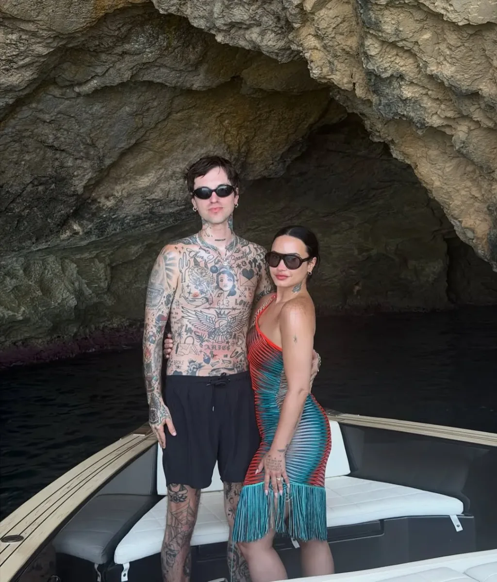 Demi Lovato əri ilə tətildə