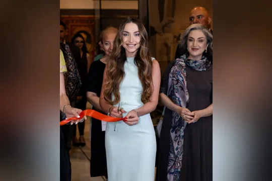 Alyona Əliyeva sərgidən fotolar paylaşdı