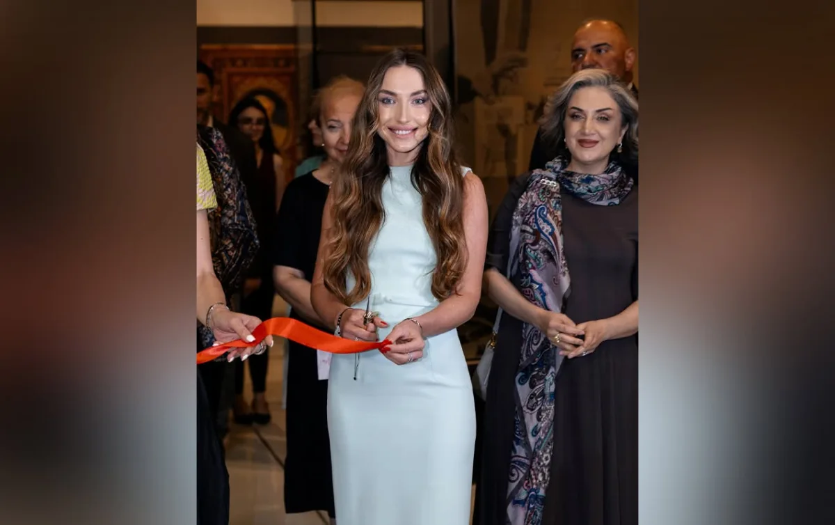 Alyona Əliyeva sərgidən fotolar paylaşdı