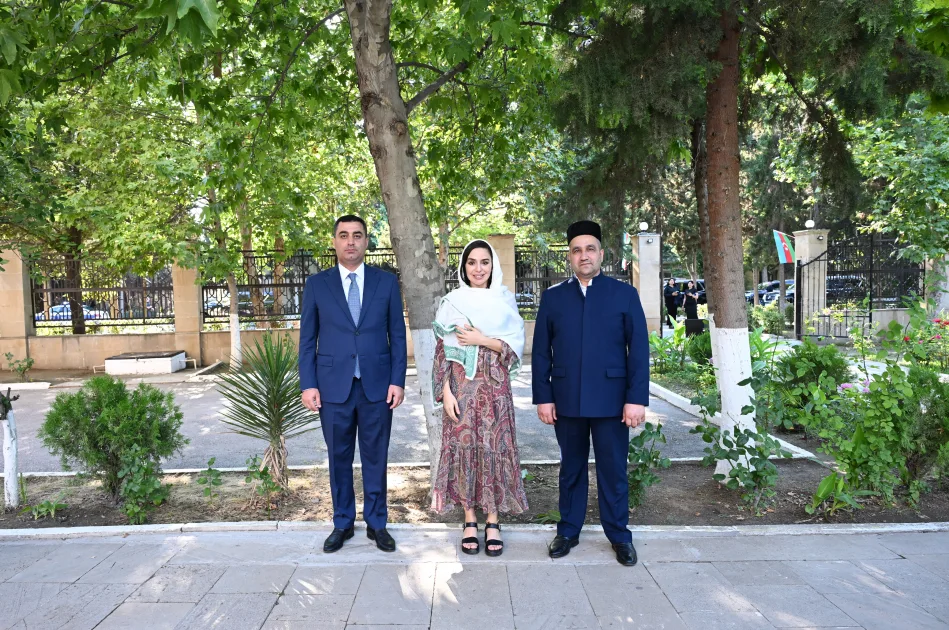 Leyla Əliyeva Yevlaxda Cümə məscidində - Fotolar