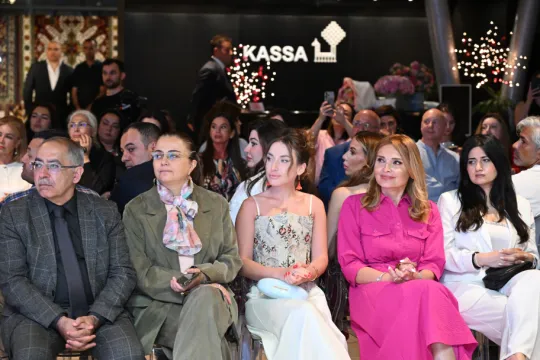 Alyona Əliyeva moda nümayişini izlədi - Fotolar