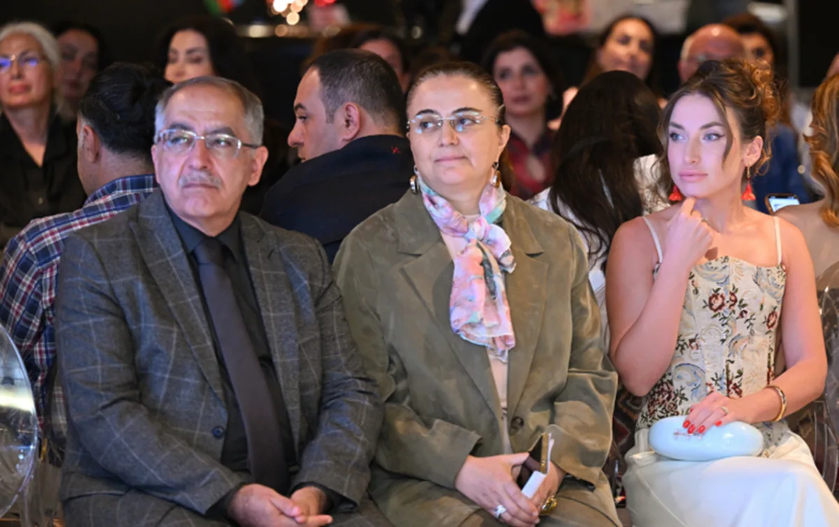 Alyona Əliyeva moda nümayişini izlədi - Fotolar