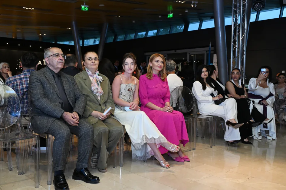 Alyona Əliyeva moda nümayişini izlədi - Fotolar