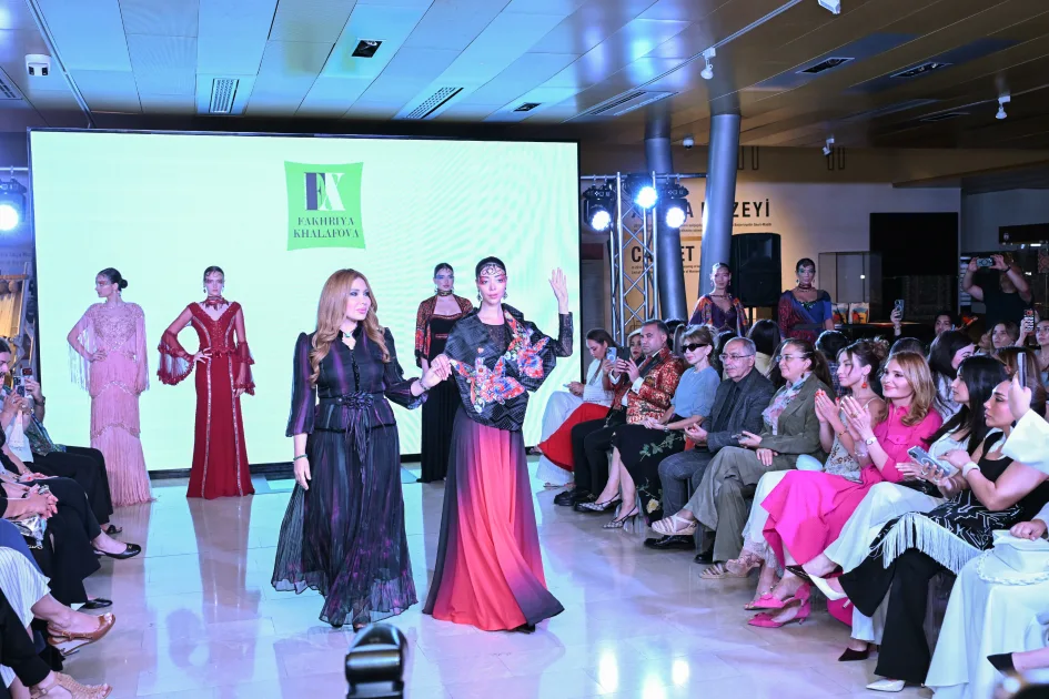 Alyona Əliyeva moda nümayişini izlədi - Fotolar