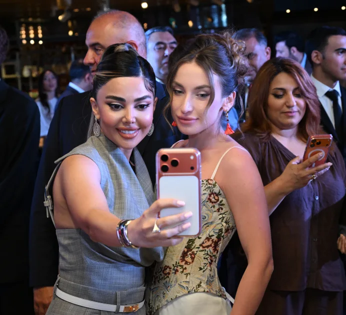 Alyona Əliyeva moda nümayişini izlədi - Fotolar