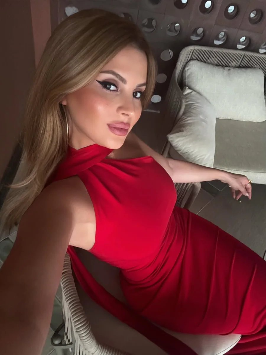 Aynişanın qırmızı tərzi