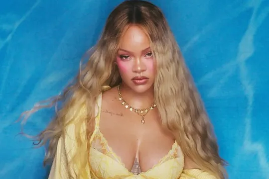 Rihanna reklam çəkilişində