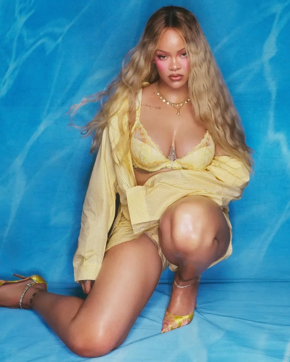 Rihanna reklam çəkilişində