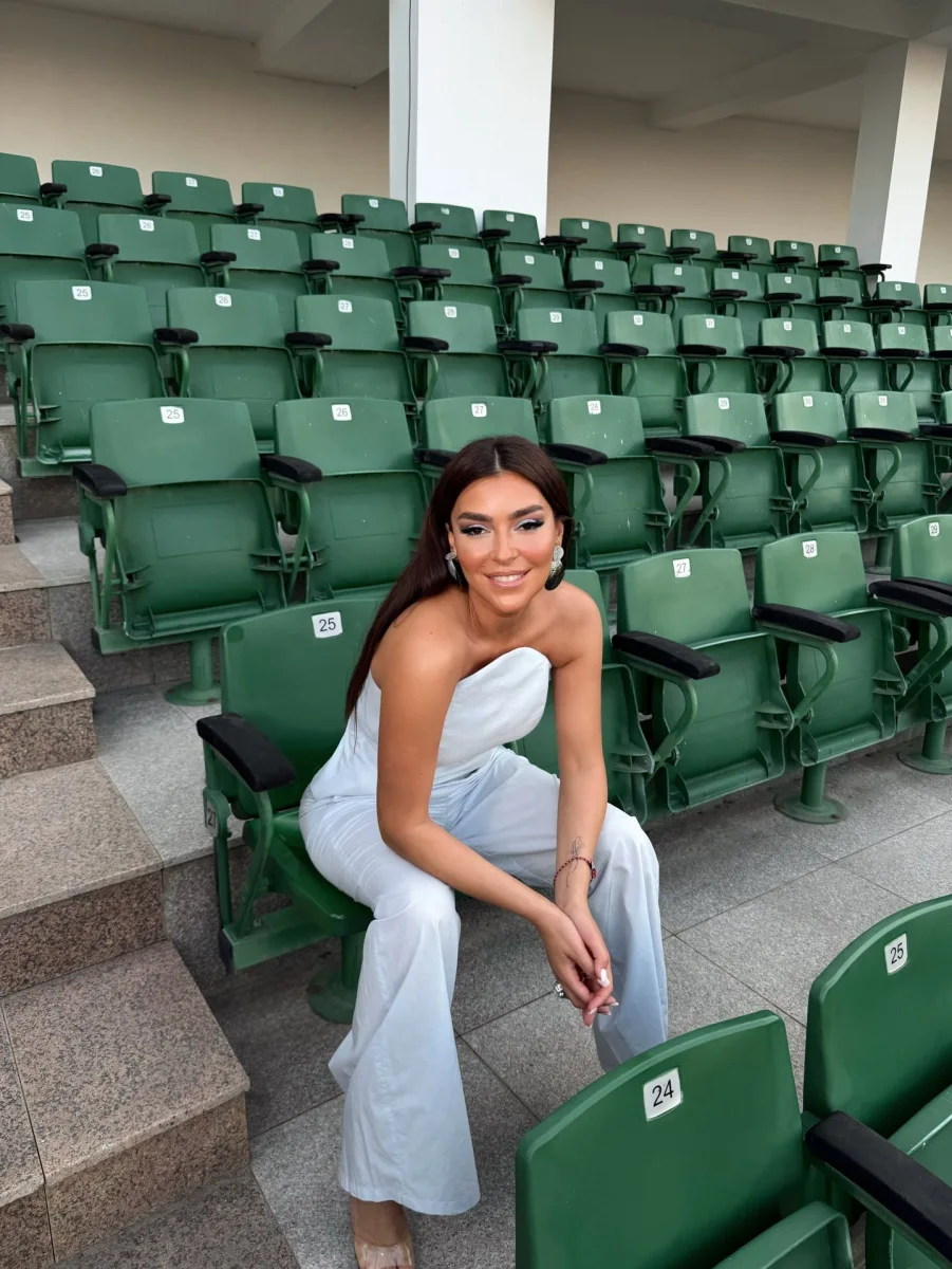 Hər konsert gününə bir “look”...