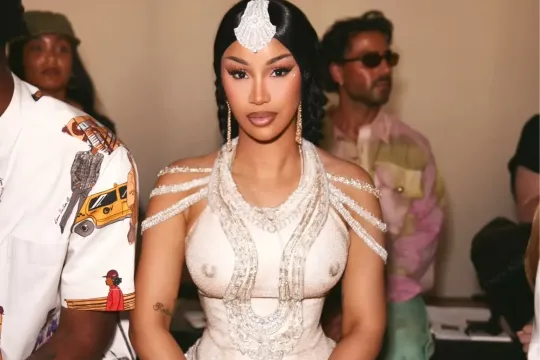 Kardi Bi Paris Moda Həftəsində