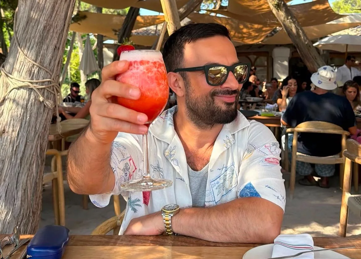 Tarkanın İbiza pozaları