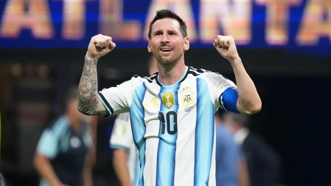 Messi Lamin Yamalı çimizdirərkən…