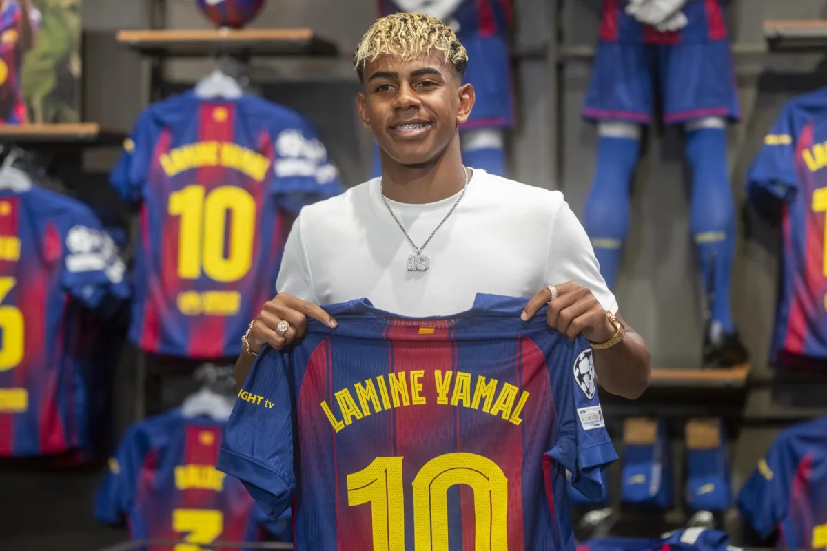 Messi Lamin Yamalı çimizdirərkən…
