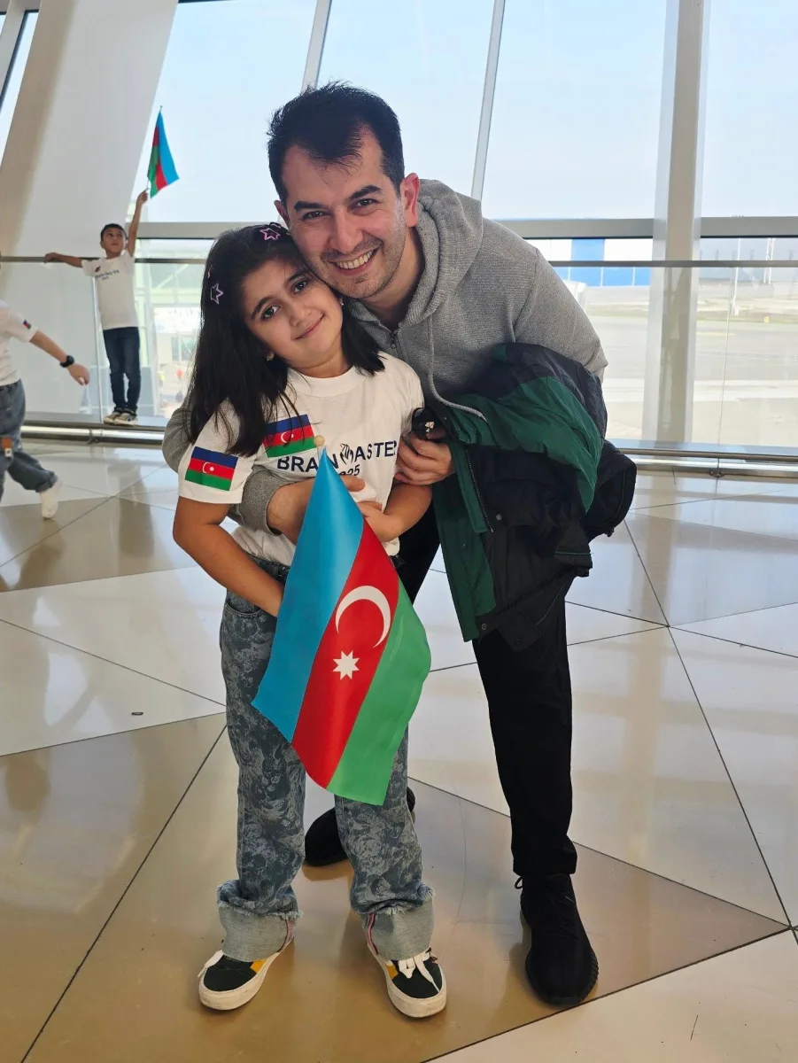 “Düz 9 ildir ki, ömrümüzü bəzəyirsən”