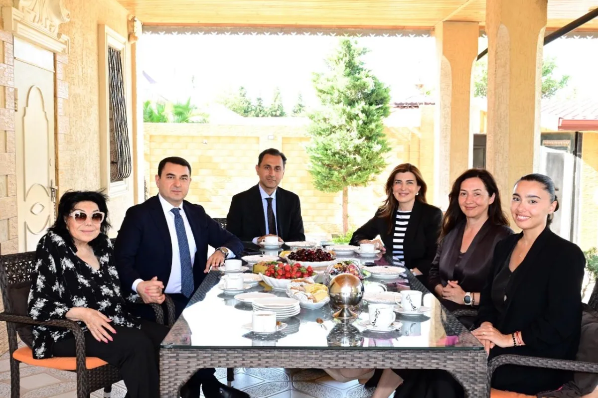 Nazir Flora Kərimovanı evində ziyarət etdi