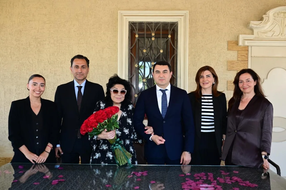 Nazir Flora Kərimovanı evində ziyarət etdi