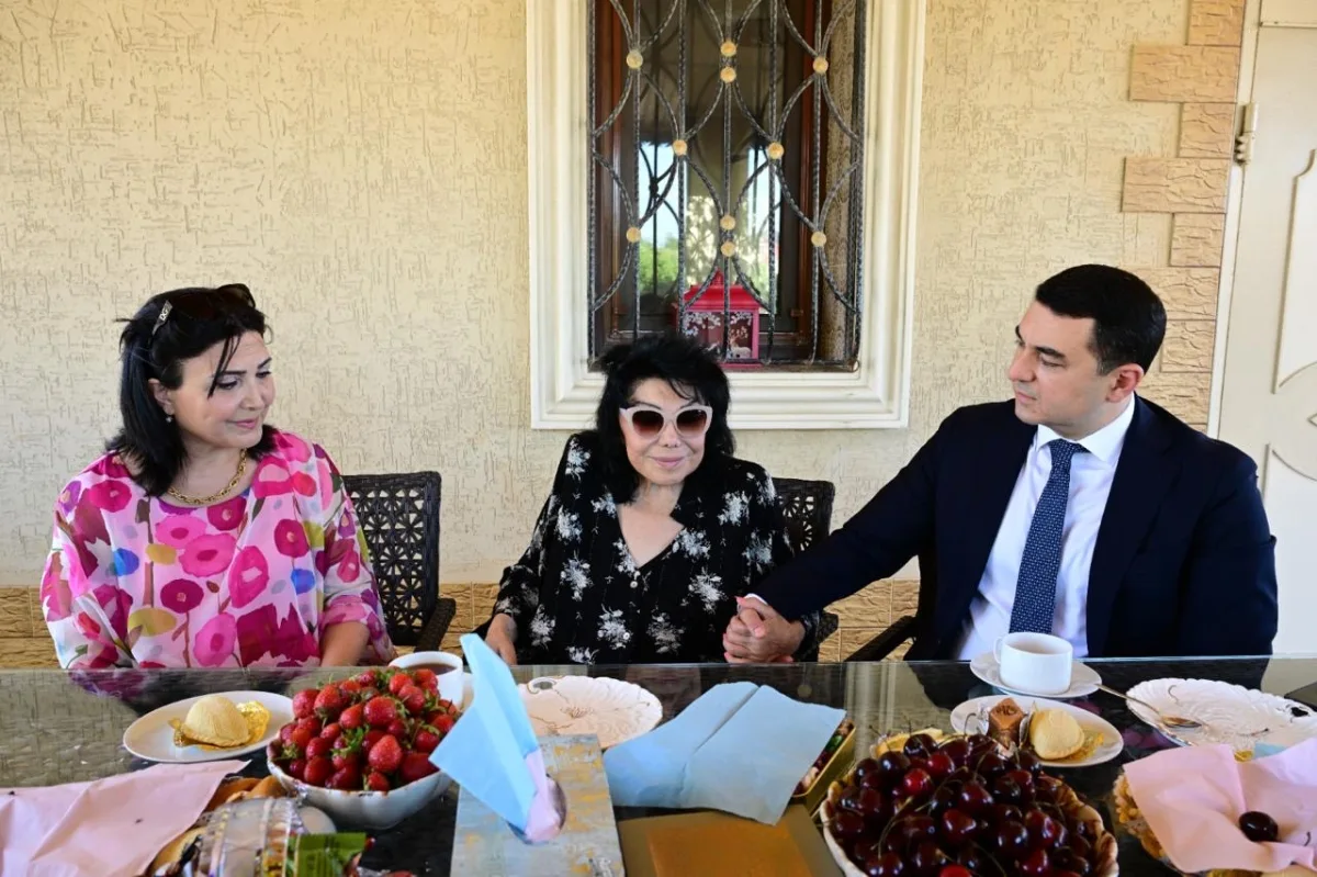 Nazir Flora Kərimovanı evində ziyarət etdi