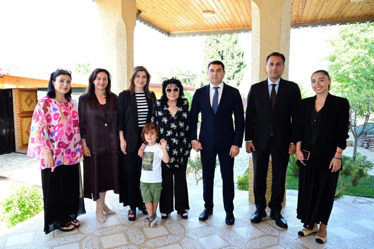 Nazir Flora Kərimovanı evində ziyarət etdi