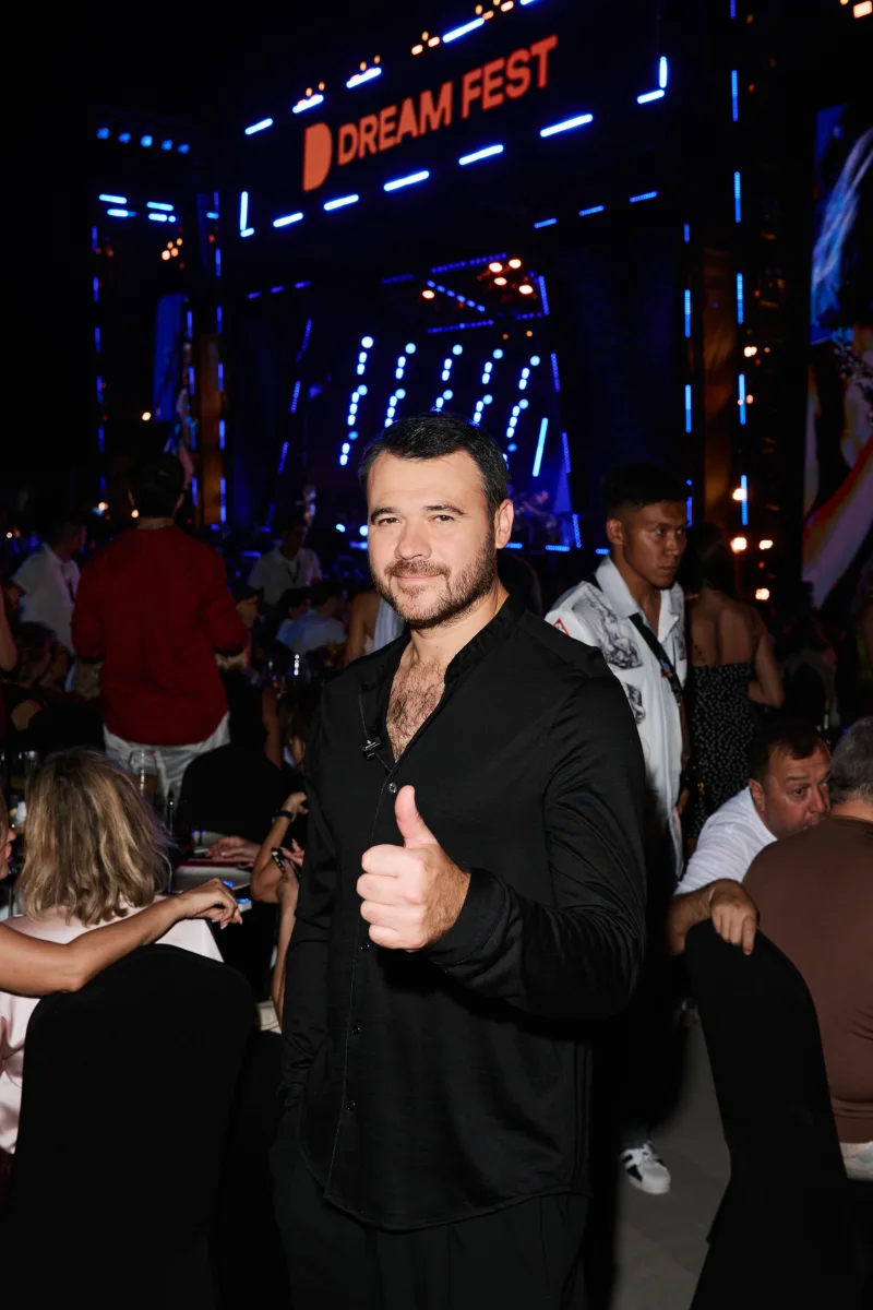 Emin Ağalarov və ailə üzvləri ilə...