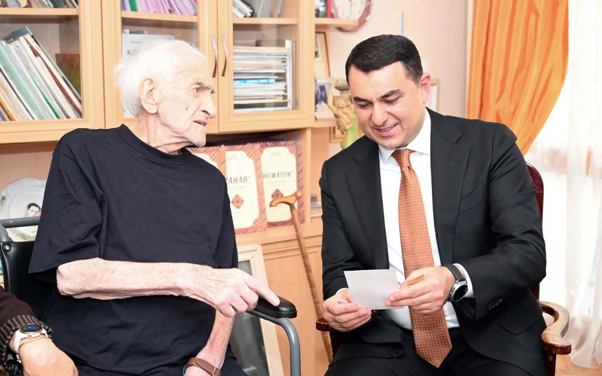 Nazir 96 yaşlı Xalq artistini evində ziyarət etdi - Fotolar